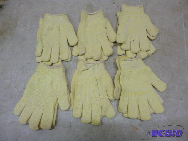 lot 234 image: 6 Pairs of Gloves Size ML...