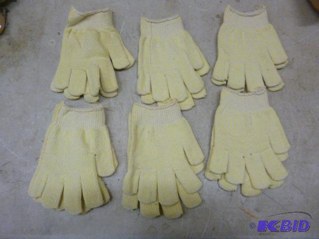 lot 235 image: 6 Pairs of Gloves Size ML...
