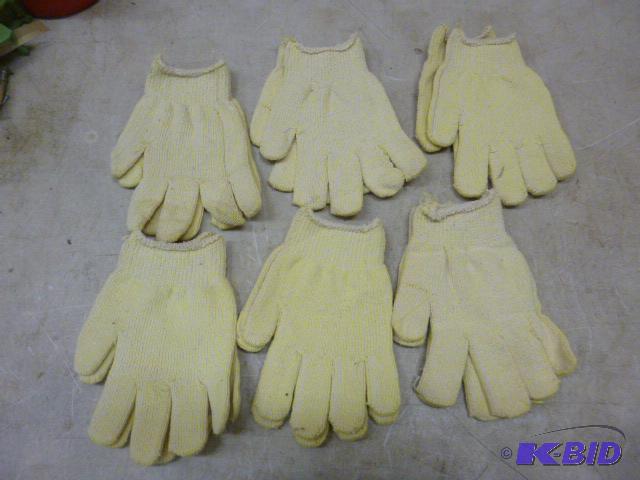 lot 237 image: 6 Pairs of Gloves Size ML...