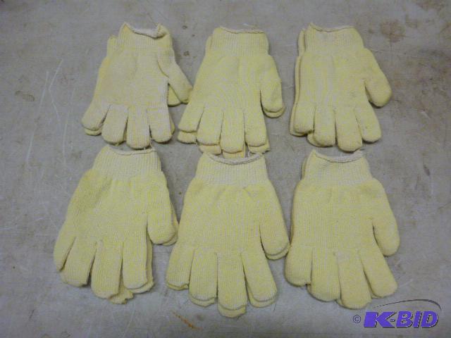 lot 240 image: 6 Pairs of Gloves Size ML...