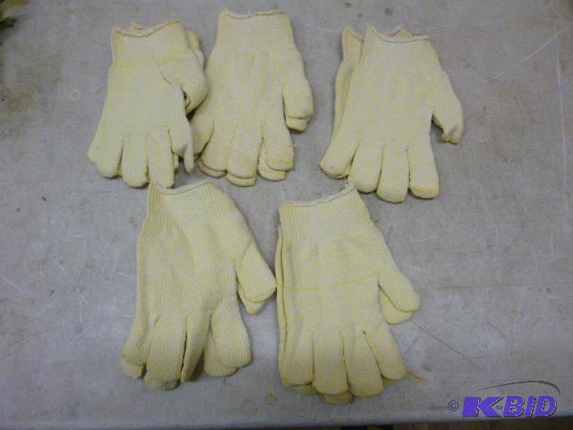 lot 241 image: 5 Pairs of Gloves Size ML...