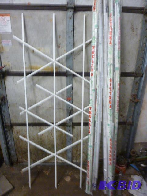 lot 402 image: 6 Master Mark Plastic Garden Trellises Uprigh...