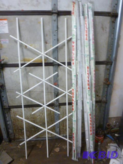 lot 403 image: 6 Master Mark Plastic Garden Trellises Uprigh...