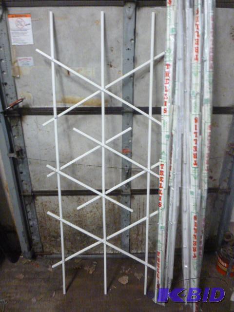 lot 405 image: 6 Master Mark Plastic Garden Trellises Uprigh...
