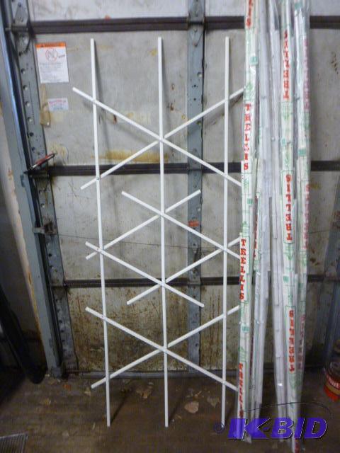 lot 406 image: 6 Master Mark Plastic Garden Trellises Uprigh...