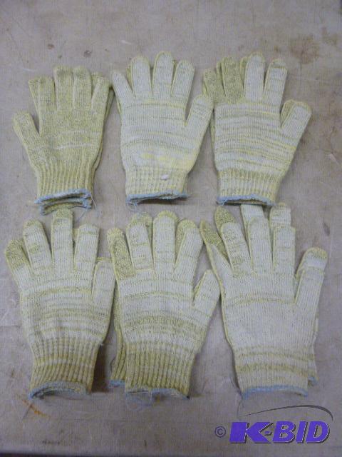 lot 414 image: 6 Pairs of Gloves Size SM...