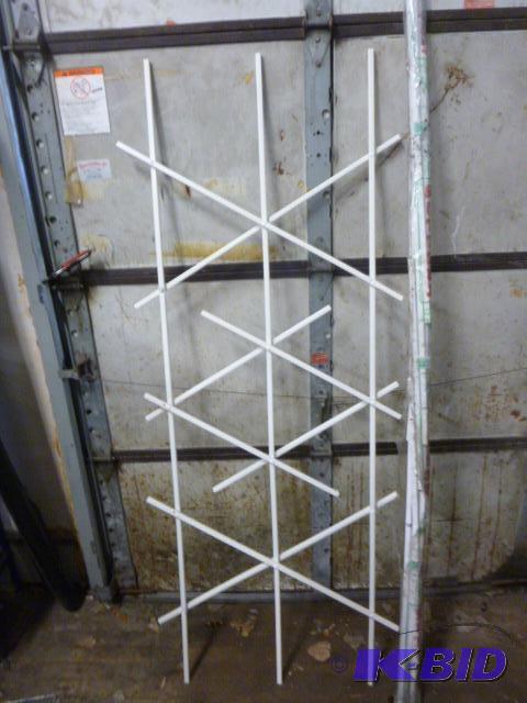 lot 416 image: 2 Master Mark Plastic Garden Trellises Uprigh...
