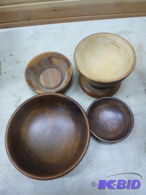 lot 427 image: 4 Wooden Nut Bowls...