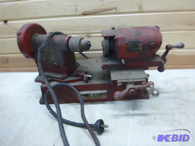 lot 440 image: Black & Decker Universal 12" Valve ...