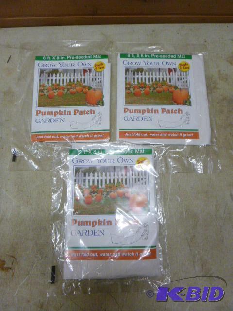 lot 86 image: 3 Pumpkin Patch Garden Mats 6 X 8" pre-...