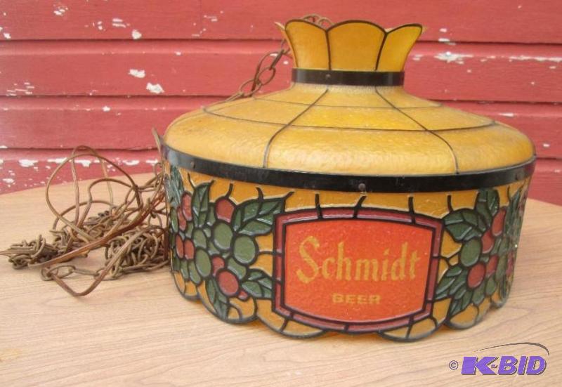 lot 1 image: Vintage Schmidt Beer hanging bar light with c...