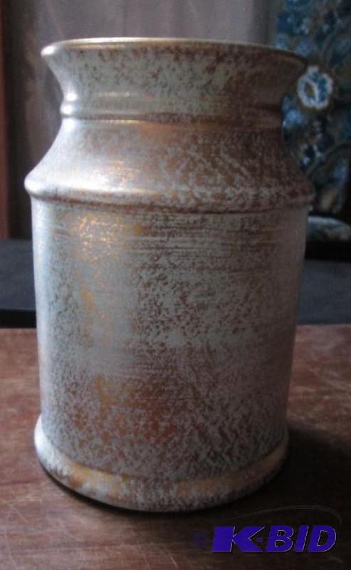lot 105 image: Very nice gold brushed Stangl vase...