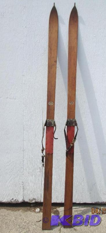 lot 17 image: Vintage Northland hickory skis...