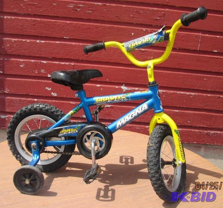 lot 18 image: 12" Magna Gravel Master childrens bicycl...