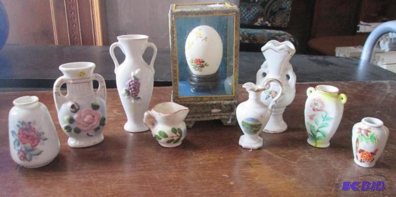 lot 26 image: Nice lot of shadow box trinkets. All in great...