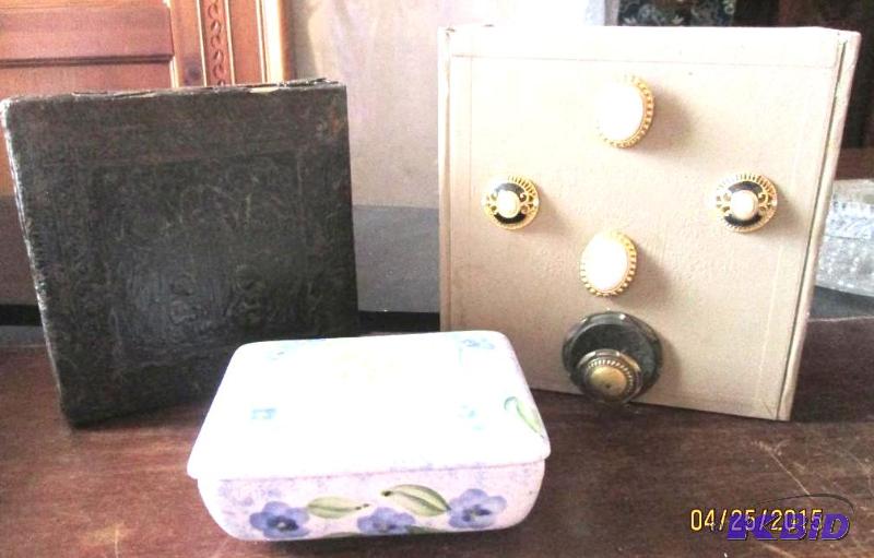 lot 48 image: Lot of small jewelry boxes....