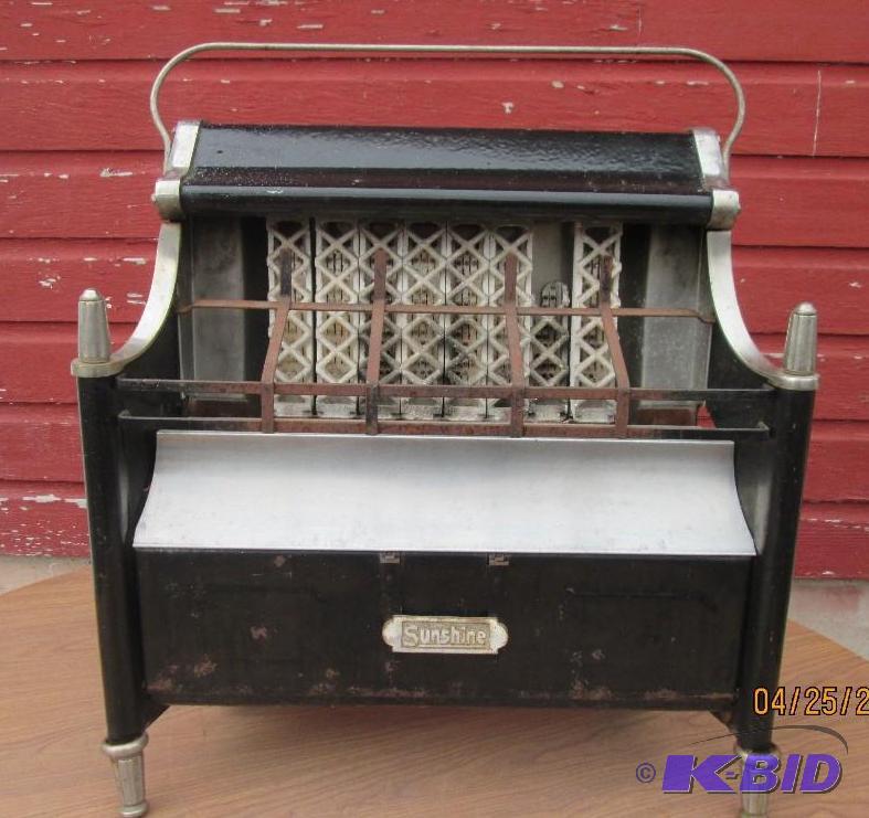 lot 6 image: Vintage portable Sunshine stove with porcelai...