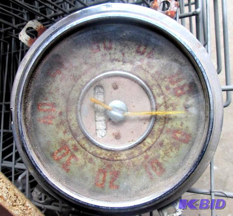 lot 68 image: Speedometer from a classic vehicle...