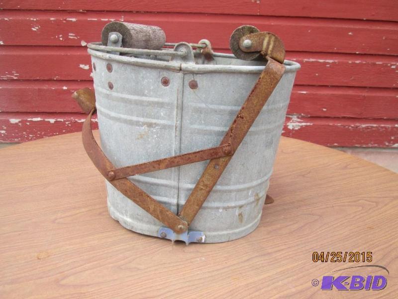 lot 7 image: Vintage wringer wash bucket....