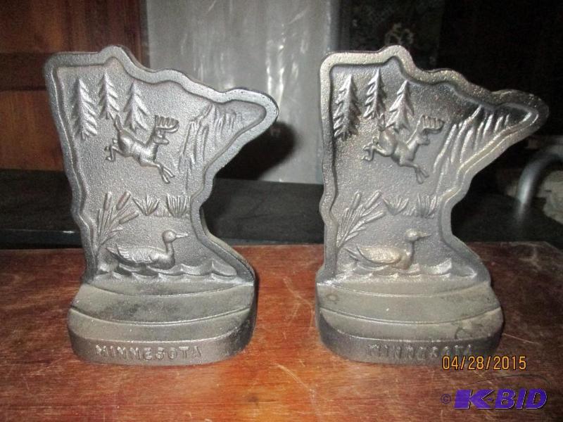 lot 71 image: Pair of metal Minnesota bookends...