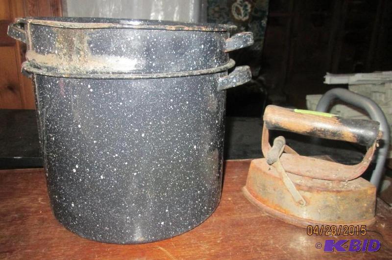 lot 72 image: Stockpot and vintage clothes iron...