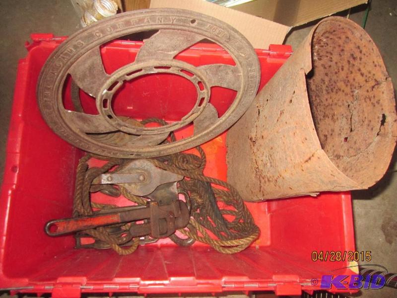 lot 77 image: Miscellaneous automotive items...