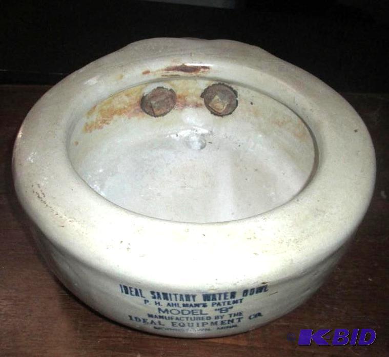 lot 78 image: Porcelain sanitary water bowl manufactured by...
