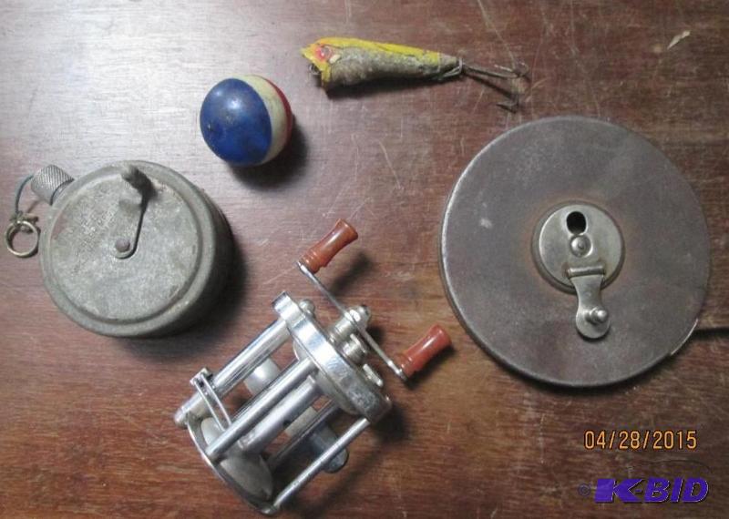 lot 82 image: Small lot of miscellaneous fishing items...