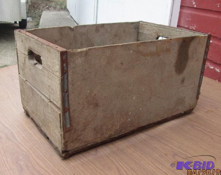 lot 96 image: Vintage wooden crate...