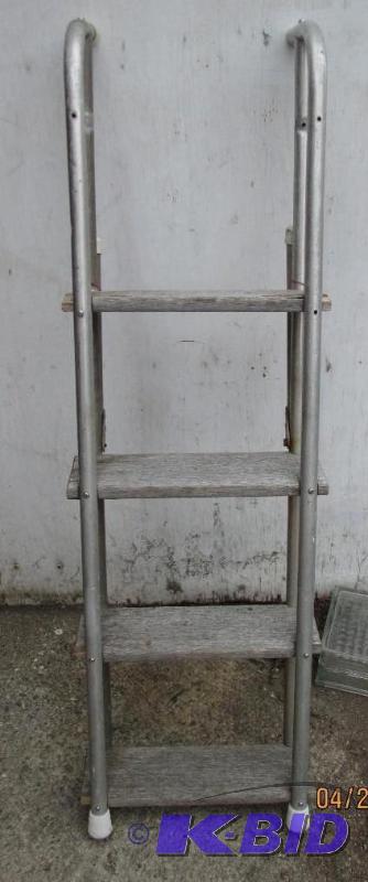 lot 98 image: Pool or dock ladder...