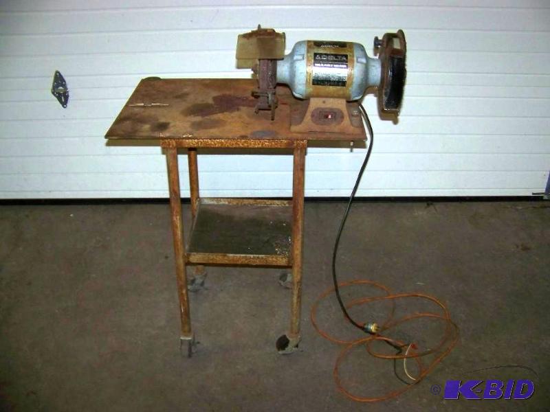 lot 14 image: Delta, 8 Bench Grinder mounted on small Work Table with Wheels