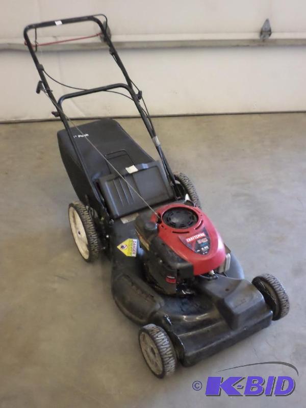 lot 10 image: Craftsman 6.5HP 21" Lawn Mower With Bagg...