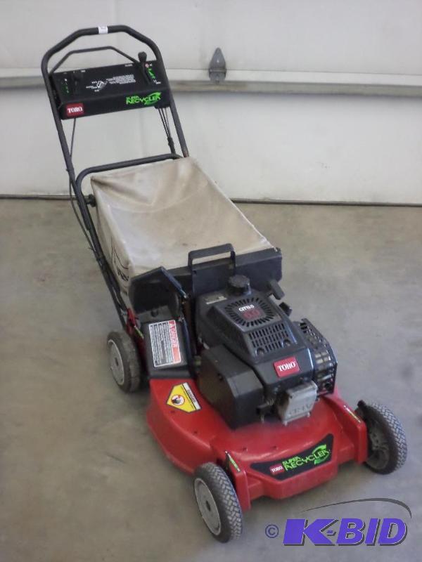 lot 13 image: Toro GTS5 6HP 21" Mower With Bagger, 3-S...