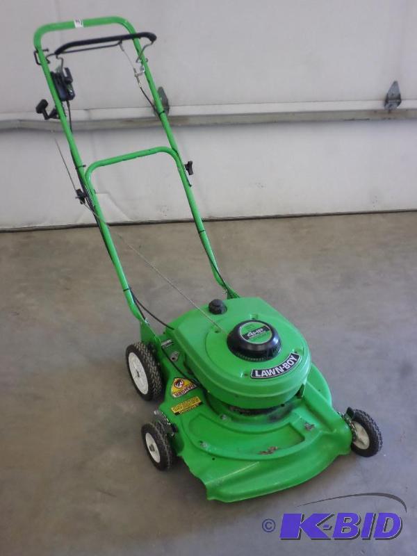 lot 18 image: Lawn Boy 4HP 21" Self-Propelled Lawn Mow...