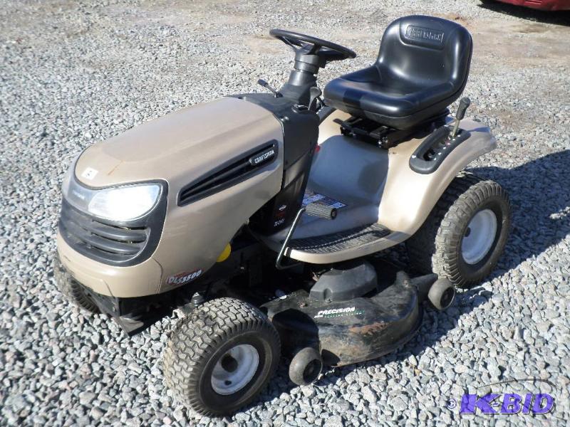 lot 2 image: Craftsman DLS3500 Lawn Tractor, Briggs & ...