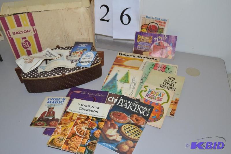 lot 26 image: Hostess items