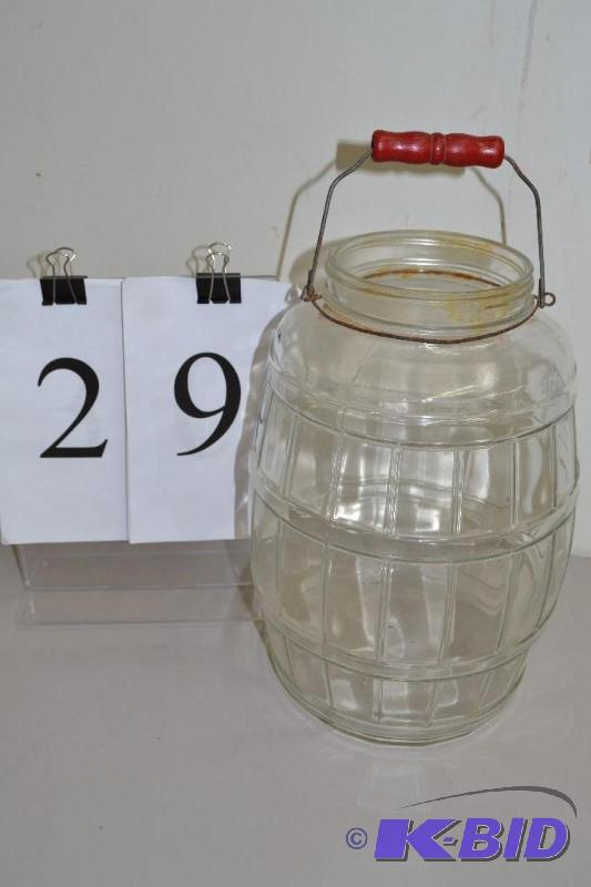 lot 29 image: vintage jar