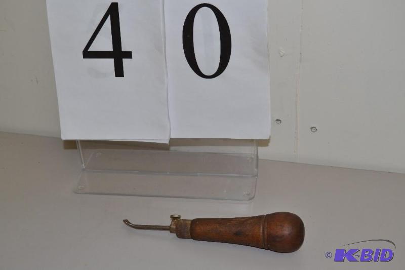 lot 40 image: Vintage multi tool