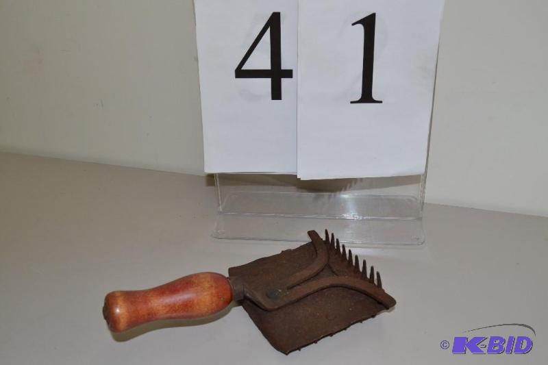 lot 41 image: Vintage tool