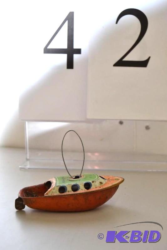 lot 42 image: Vintage toy