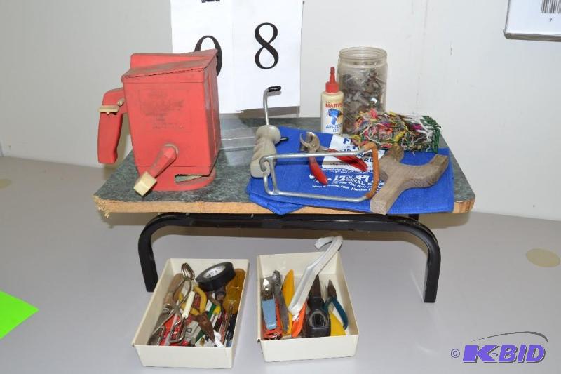 lot 8 image: Misc. garage items