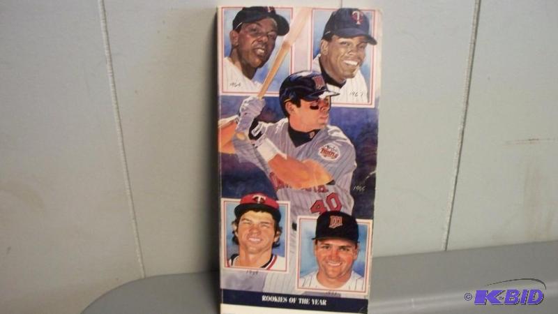 lot 21 image: 1996 minnesota Twins media guide...
