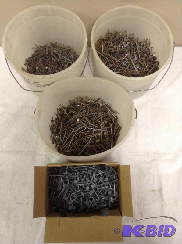 lot 18 image: Lot of nails