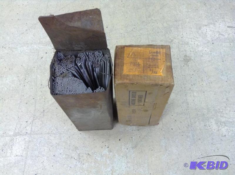 lot 19 image: Lot of welding rods