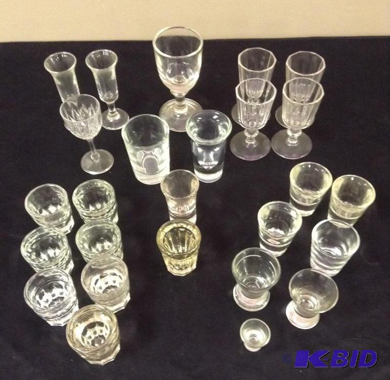 lot 2 image: Grouping of Clear Shot & Bar Glasses