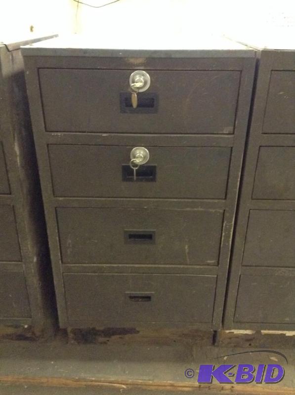 lot 35 image: Metal 4 Drawer Storage Chest