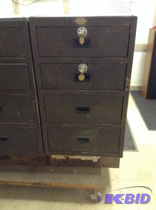 lot 36 image: Metal 4 Drawer Storage Chest