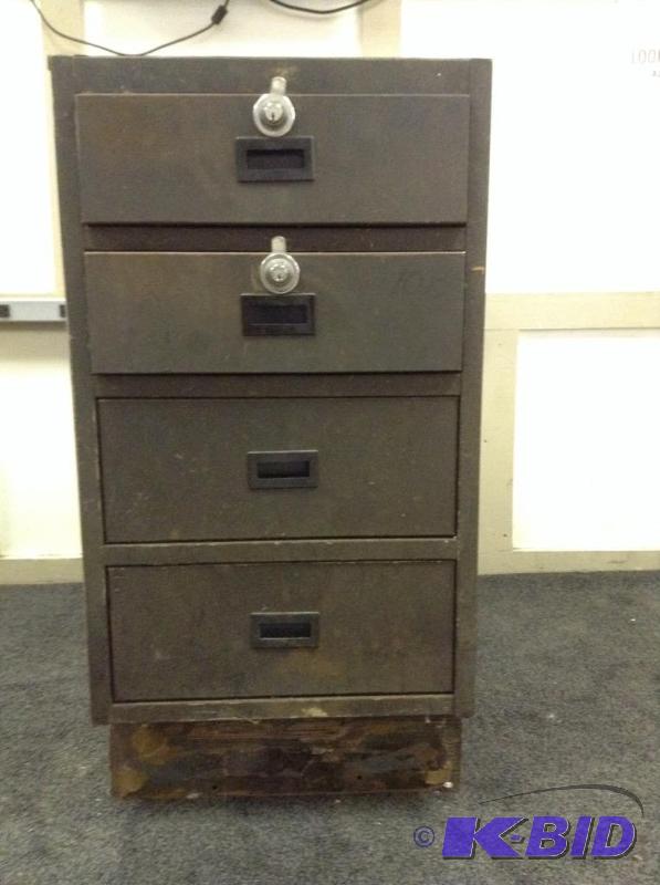 lot 38 image: Metal 4 Drawer Storage Chest