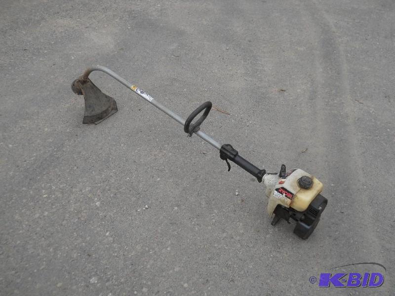 lot 10 image: Ryobi 31CC Weed Whip