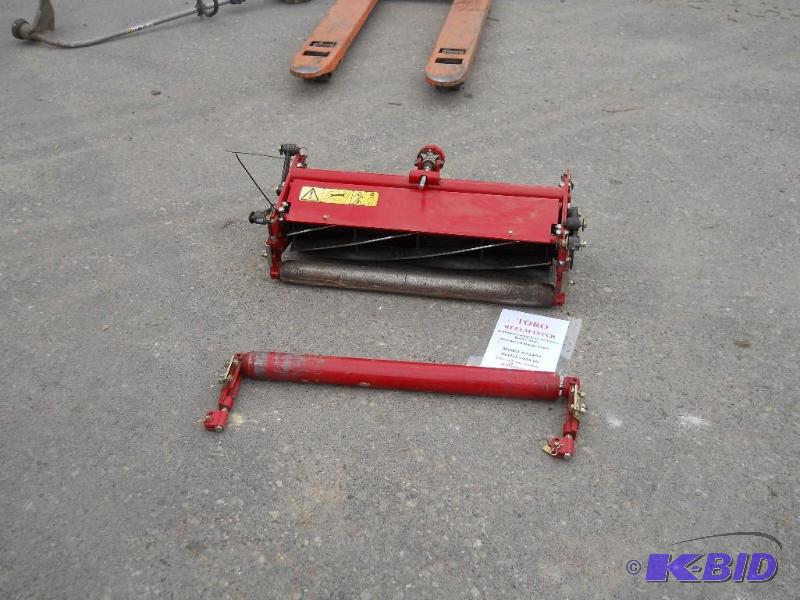 lot 14 image: Toro Reelmaster 8 Blade Cutting Unit. Sharpened. Xtra Roller.
